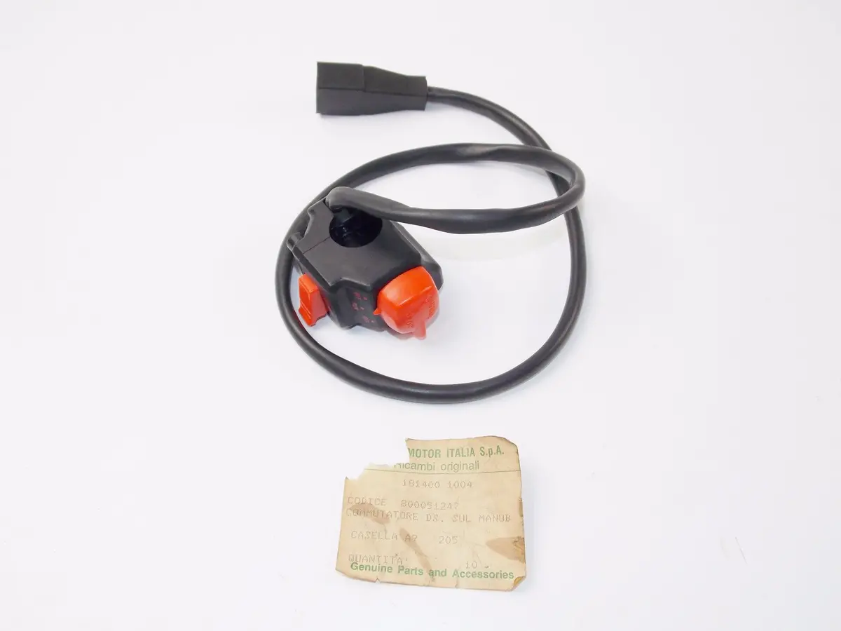 Cagiva 1987-93 Alleta Oro 125 S2/N90/Super City 125 Handlebar Switch R 800051247 1