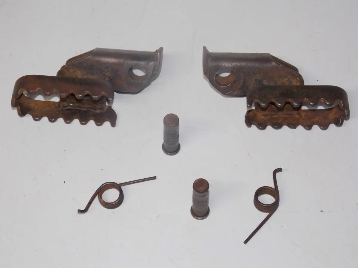 1979 Suzuki Rm250n Left Right Footpegs Footrests Springs Rm 250 Vintage Ahrma 1