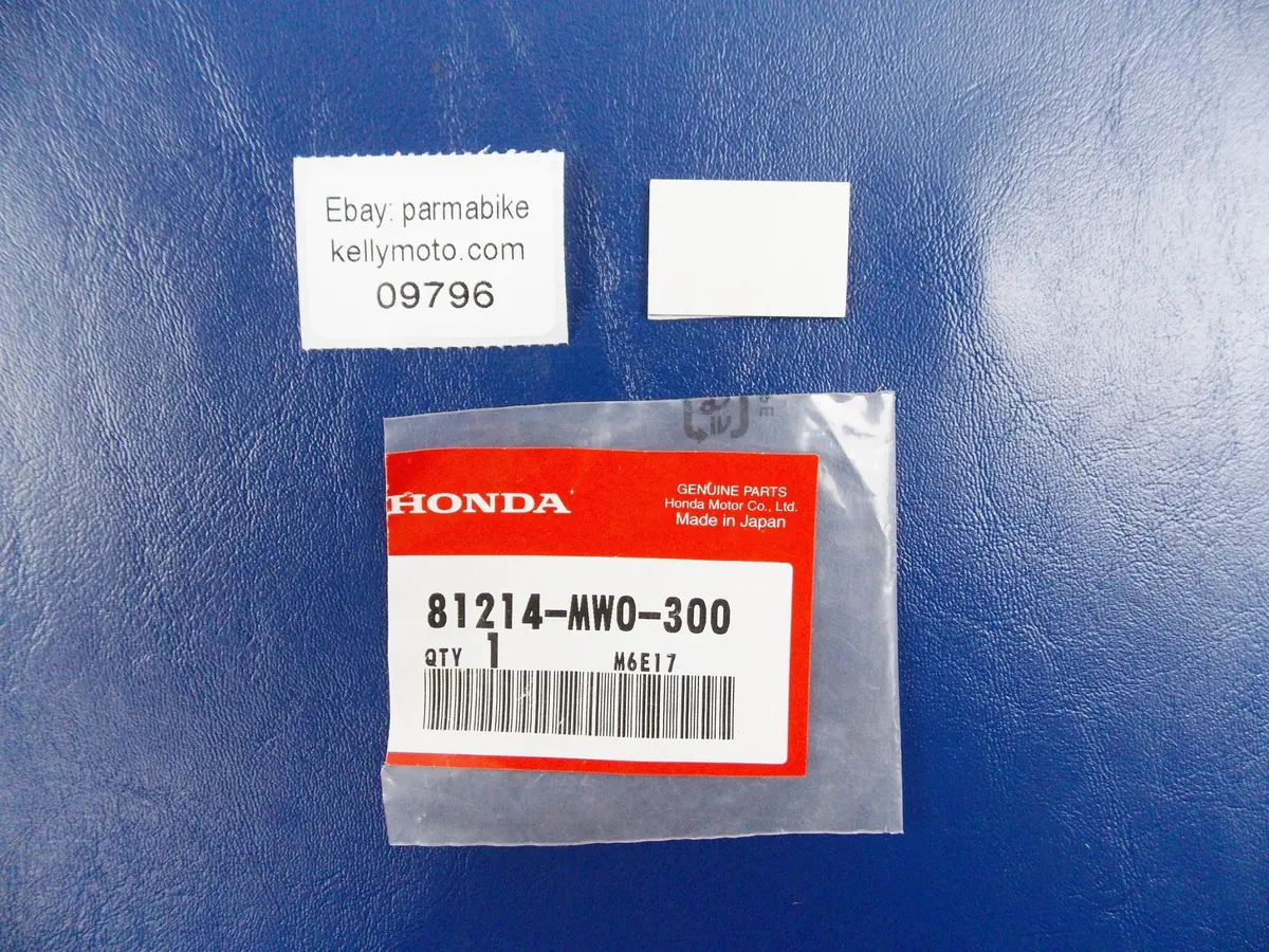 Nos Oem 1993-2009 Honda Cbr600/900 Vtr1000  Protector Rubber   81214-Mw0-300 1