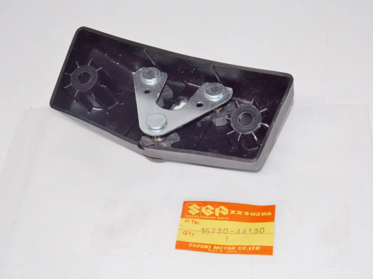 Oem Suzuki 1980 1982 1983 Gs450 Gs650 Tailight Rear Lamp Base Assy 35730-44130 1