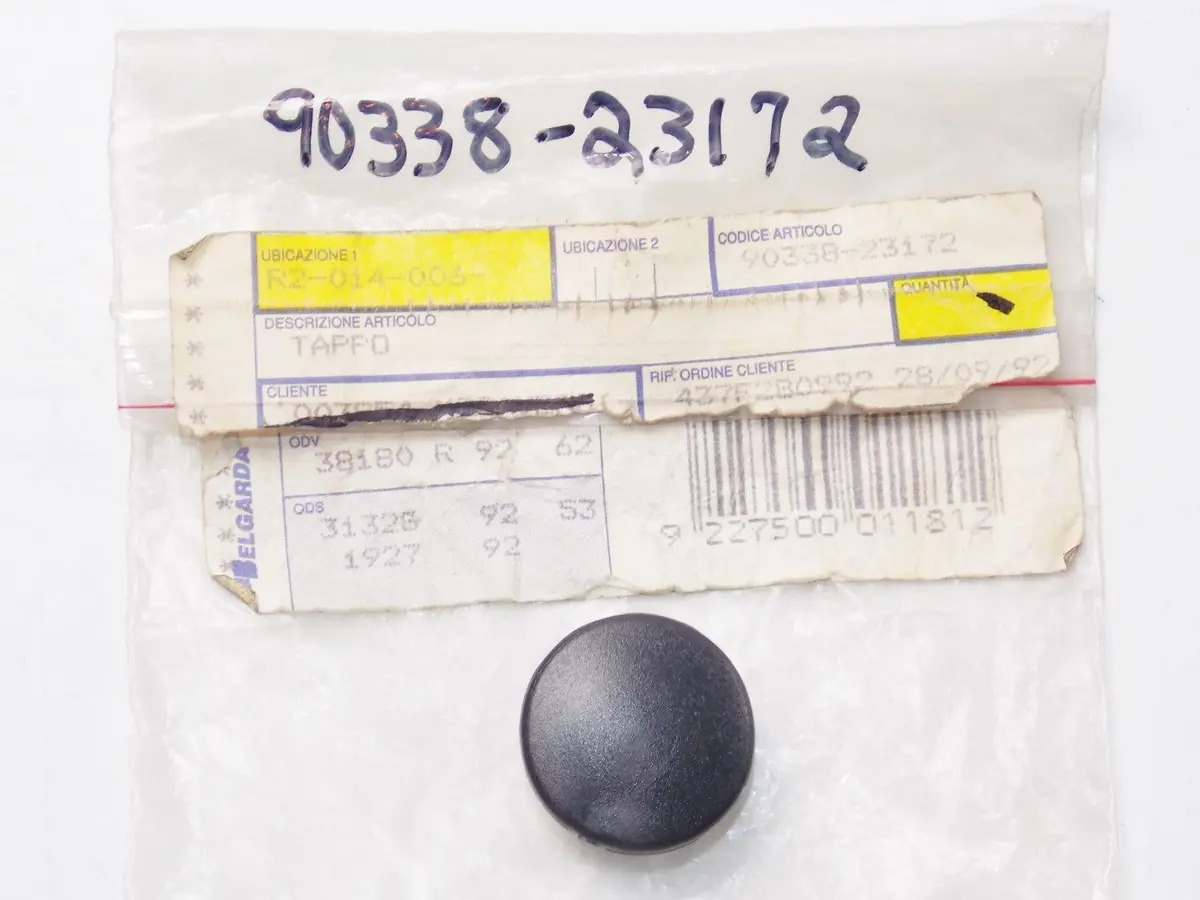 Nos Yamaha  1985-2013  Special Shape Plug Yfm200 Yfs200 Fz750  90338-23172 1