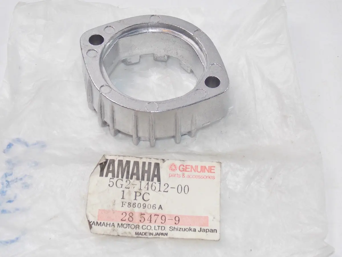 Nos Yamaha 1981 1982 1983 1985 1986 Exhaust Ring Nut Xs750 Xs700  5G2-14612 1