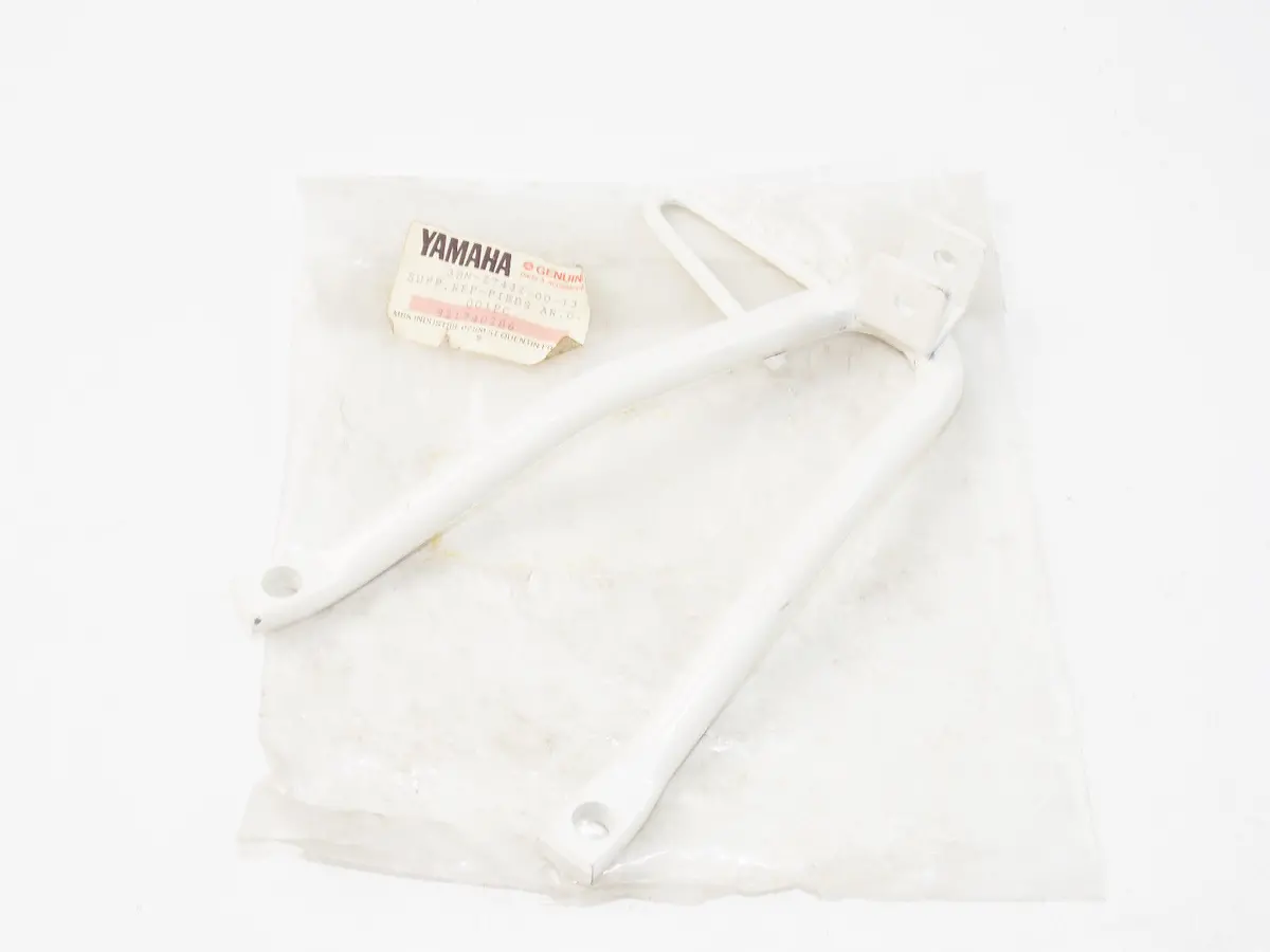 Nos Oem Genuine Yamaha 1993 Dt125r Dt125 Foot Peg Bracket White 3Bn-27432-00-13 1
