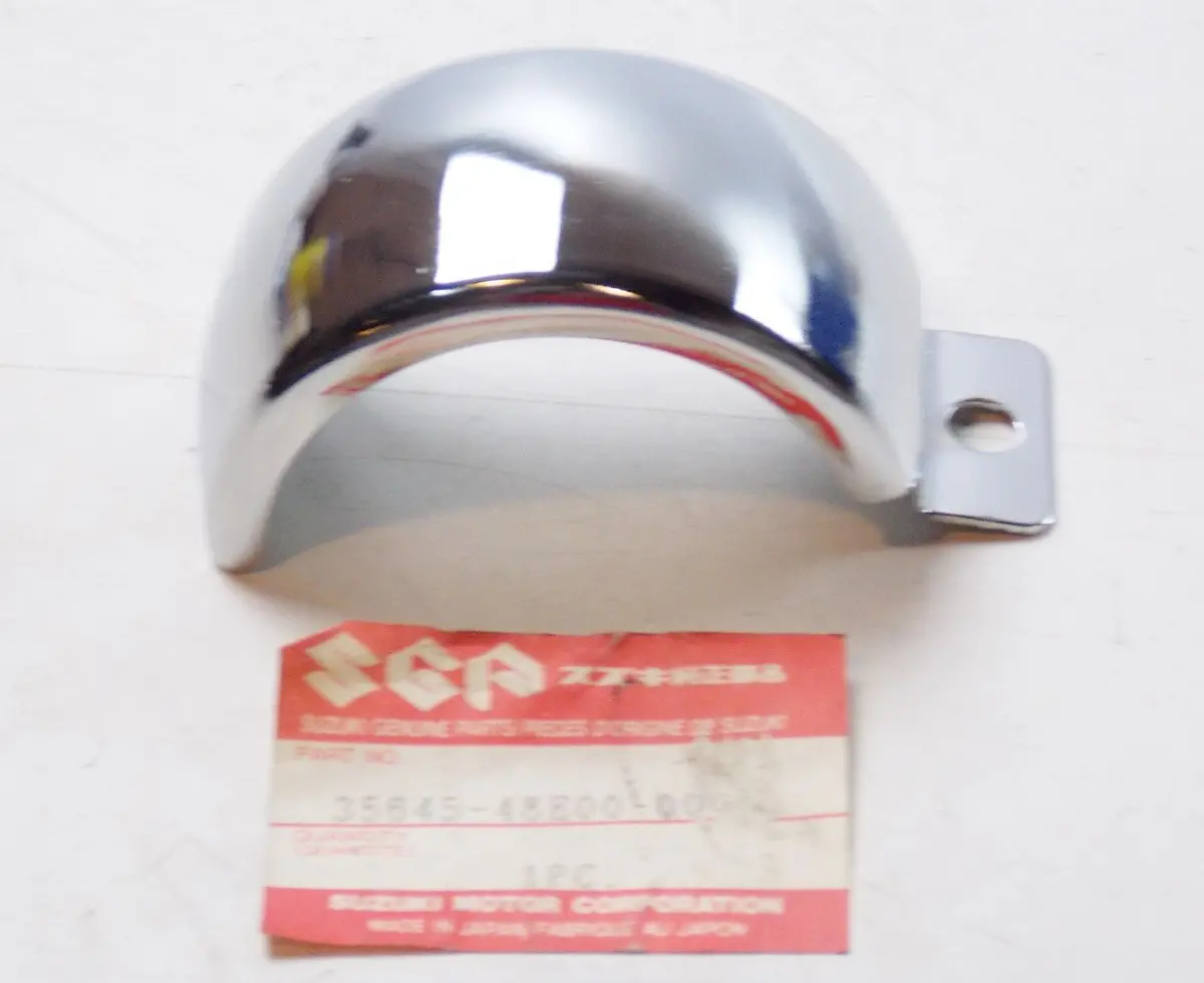 Nos Suzuki 1998 1999 2000-04 Front Turn Signal Stay Cover Vz800  35645-48E00-000 1