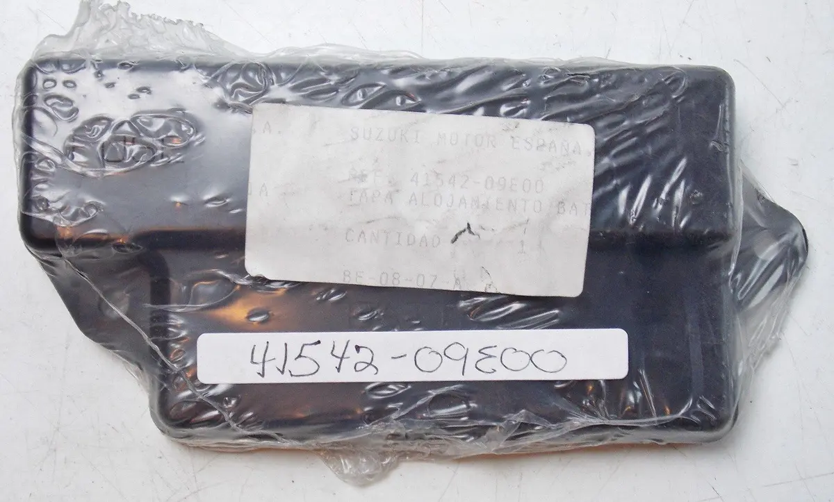 Nos 1992 Suzuki Ah50 Ah75 Ah100 Scooter Battery Holder Cap Cover 41542-09E00 1