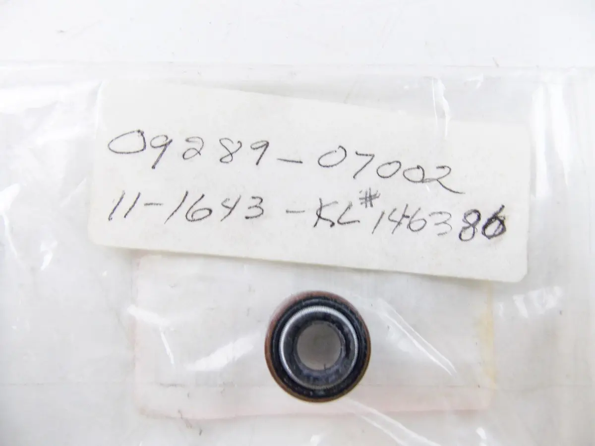Nos Suzuki 1977-2009/11/14/15 (2) Valve Seals Gs500 Made For Suzuki 09289-07002 2