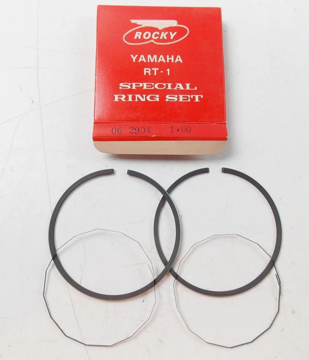 Nos Yamaha  1970 1971  Rocky Piston Ring Set   1St O/S 0.25  Rt-1  06-2904 1