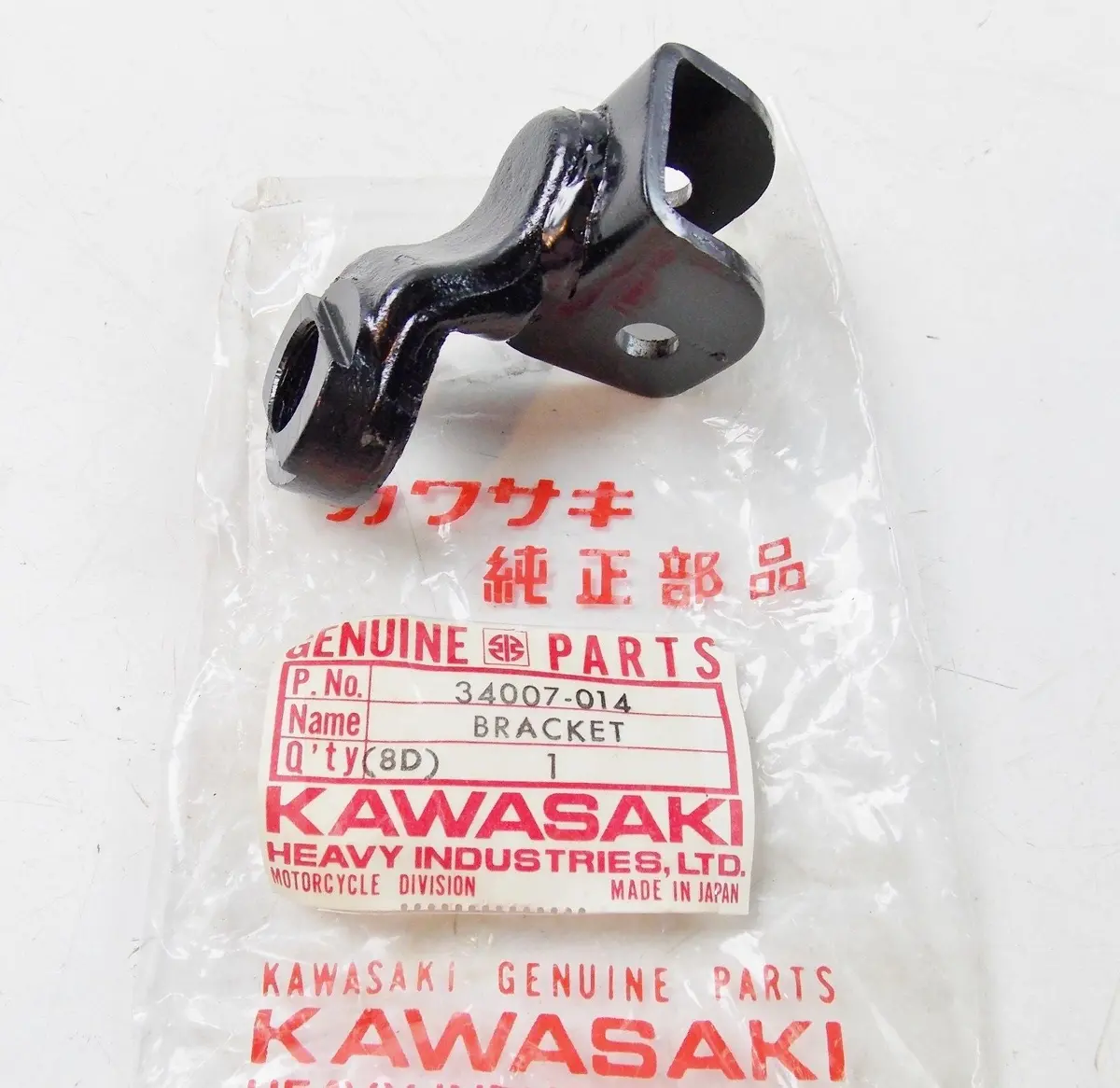 Nos Kawasaki 1976-1979 R.H. Footrest Bracket Kd175 Ke175   34007-014 1