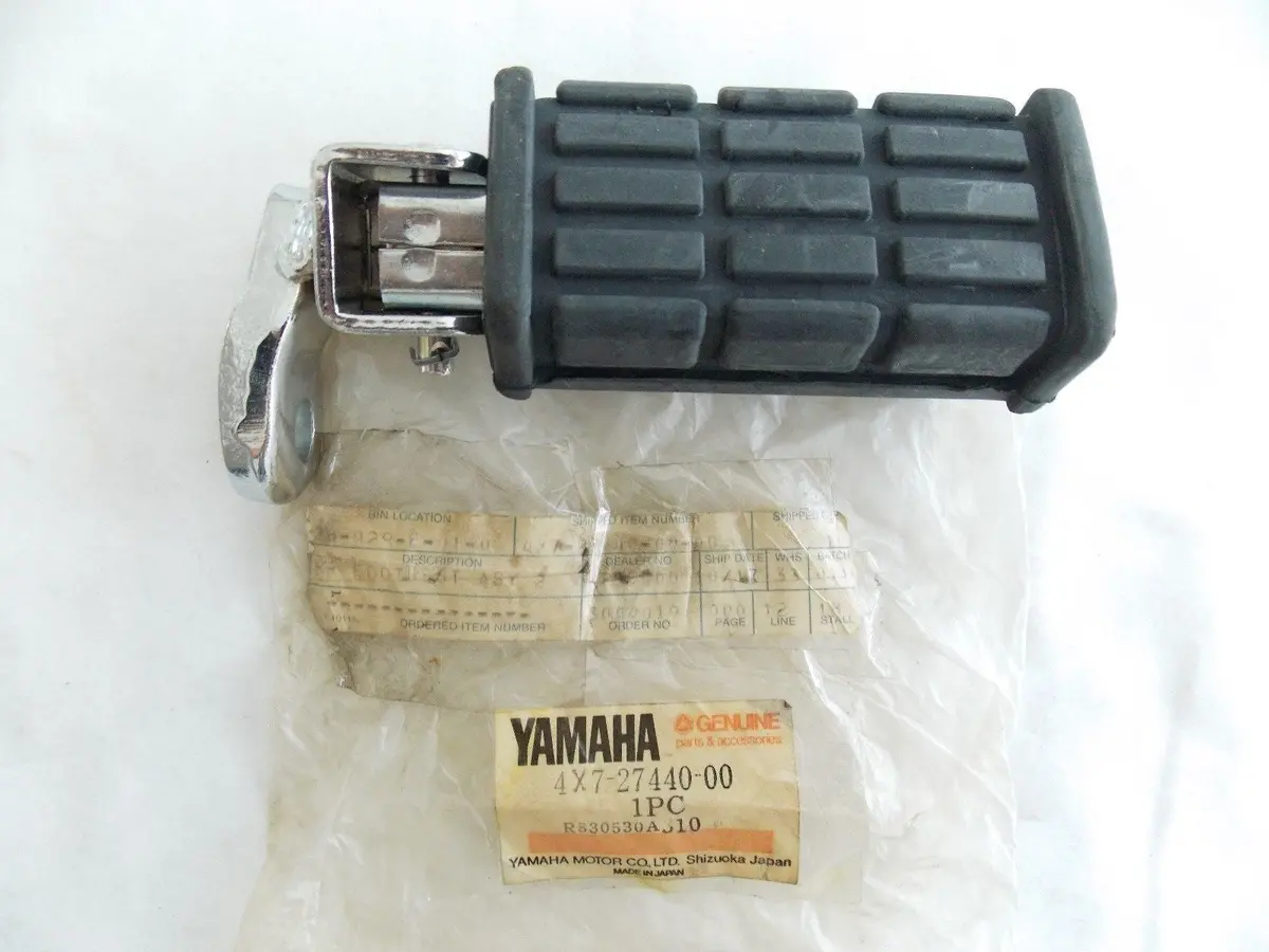 Nos Yamaha 1981 1982 1983 Rr Footrest Assy 2 Xv750 Xv920   4X7-27440-00 1