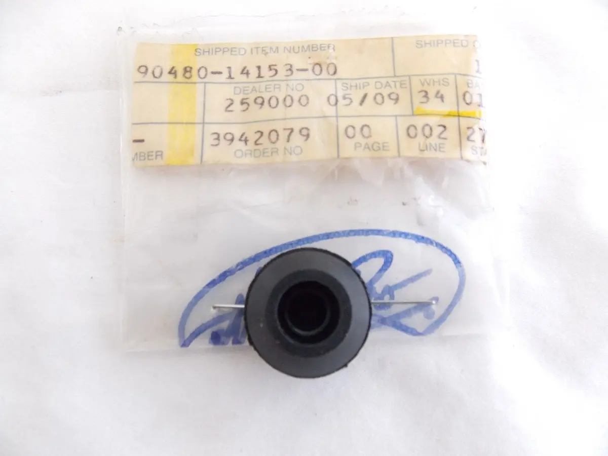 Nos Yamaha Aftermarket 1973-79/86/87/93/94/99/00/01 Grommet Rd250  90480-14153 1