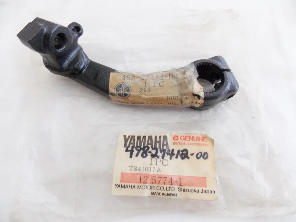Nos Yamaha 1974 1975 1976 Footrest Left Bracket Dt250/360/400 498-27412-00 1