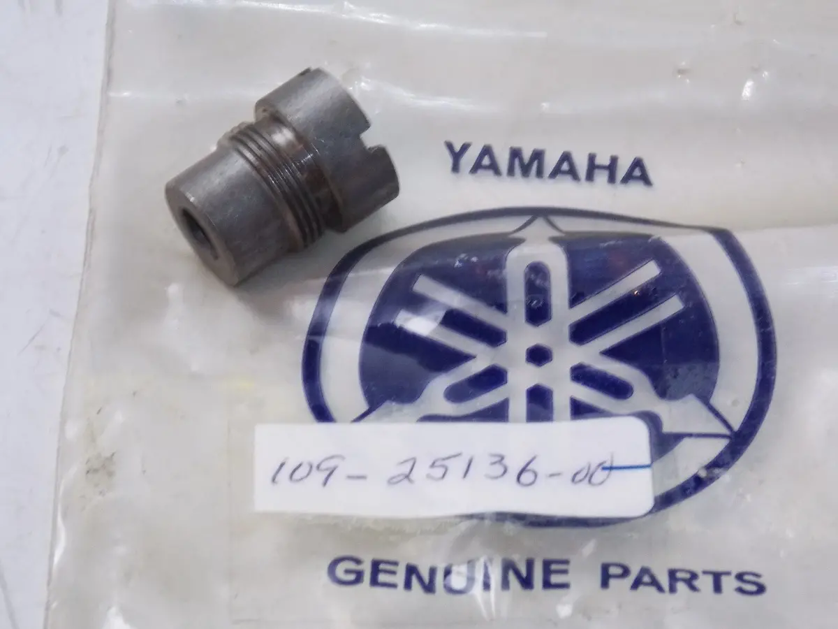 Nos Yamaha 1963-2001 Wheel Bush Yg1 Dt1 Yr2 Atm1 Xt250 Tw200  109-25136-00 1