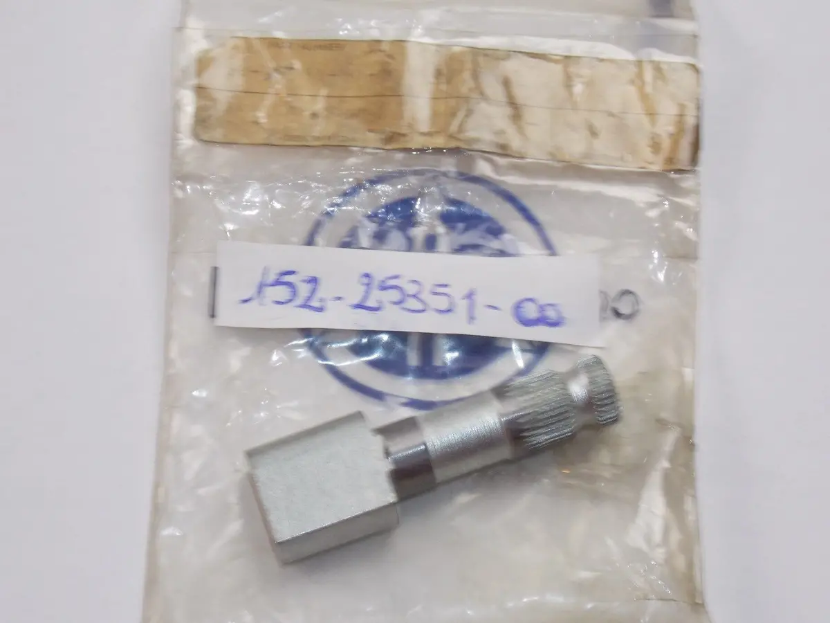 Nos Yamaha 1962-1967 Rear Brake Camshaft Yds2 Yds3 Yds5 Ym1  152-25351-00 1