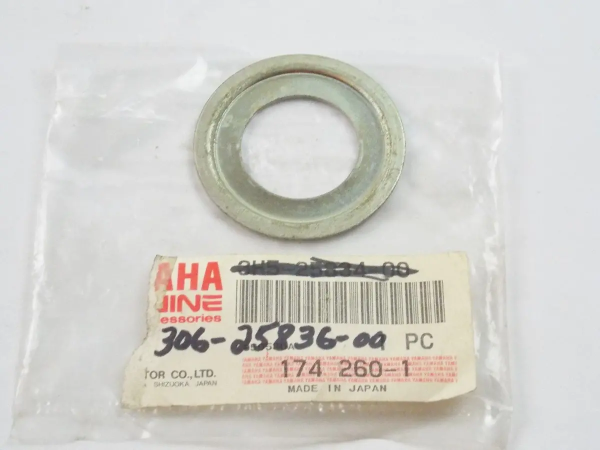 Nos Yamaha 1972 1973 Wheel Dust Cover (2)  Xs2 Tx650   306-25836-00 1