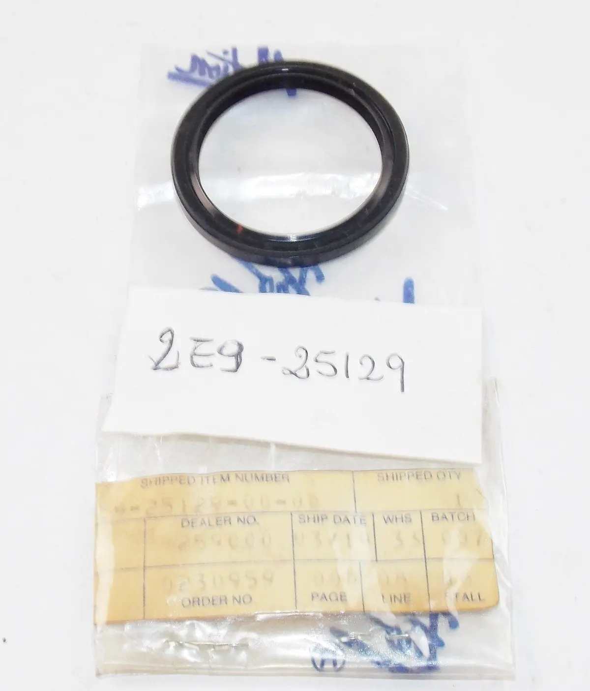 Nos Yamaha 1981 Front Wheel Oil Seal Qt50 Pw50 Lc50 Cy50  2E9-25129-00 1