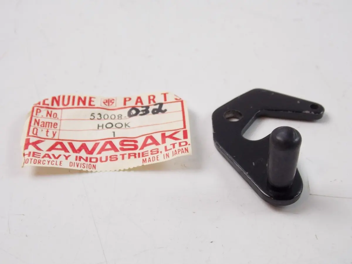 Nos Kawasaki 1973-1987 Right Seat Hook Km100 Kd100 Kd80 Mc1 53008-032 1