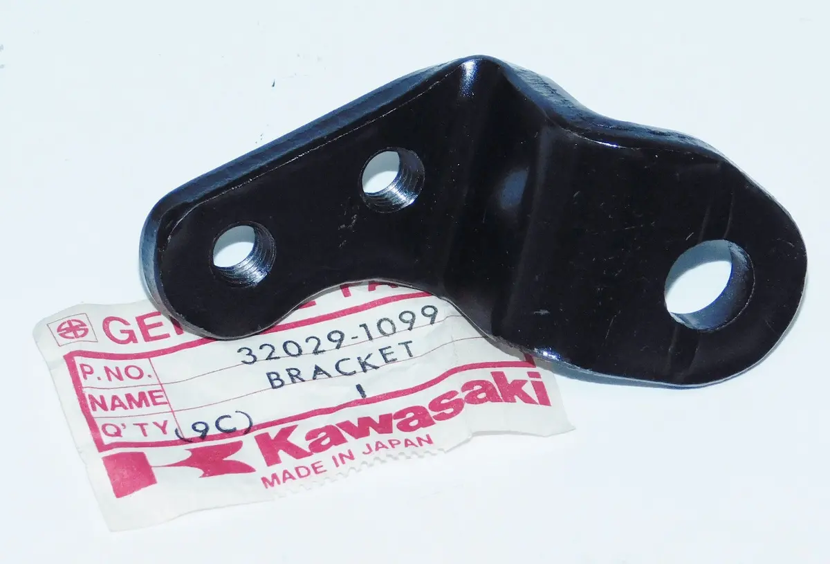 Nos Kawasaki 1980 1981 1982 1983 Kz440 Bracket Engine Rear Right 32029-1099 2