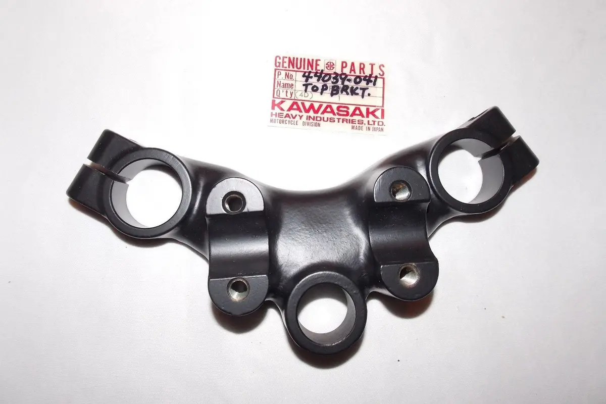 Nos Kawasaki 1972 1973 Steering Stem Head G5  44039-041 1