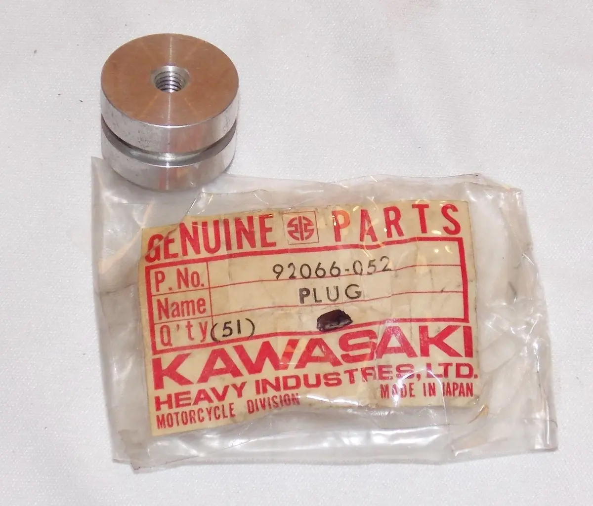 Nos Kawasaki 1976-1984 Cylinder Head Plug Kz750  92066-052 1