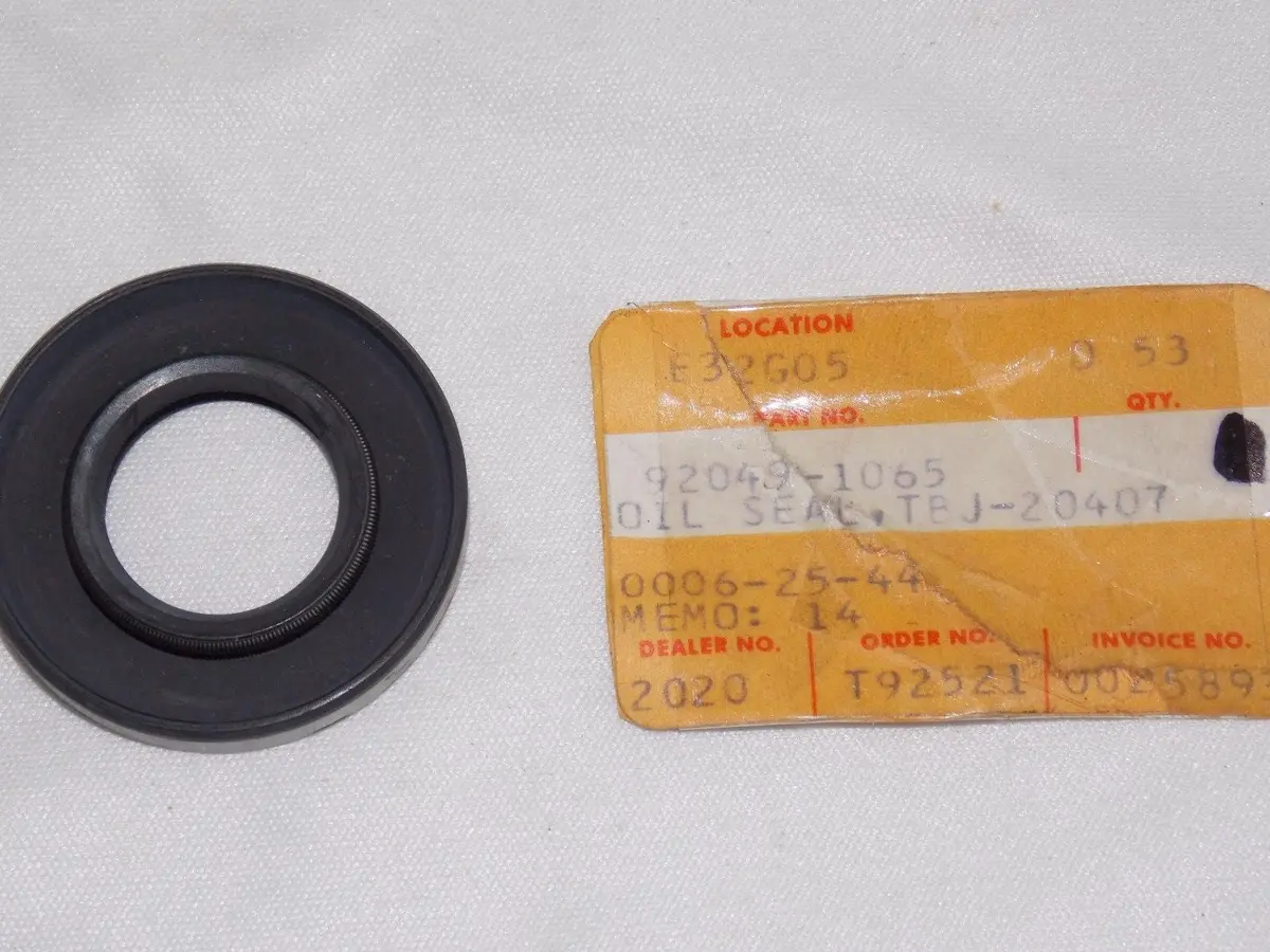 Nos Kawasaki 1981-1985 Oil Seal Kdx80 Kx10 Kx125  92049-1065 1
