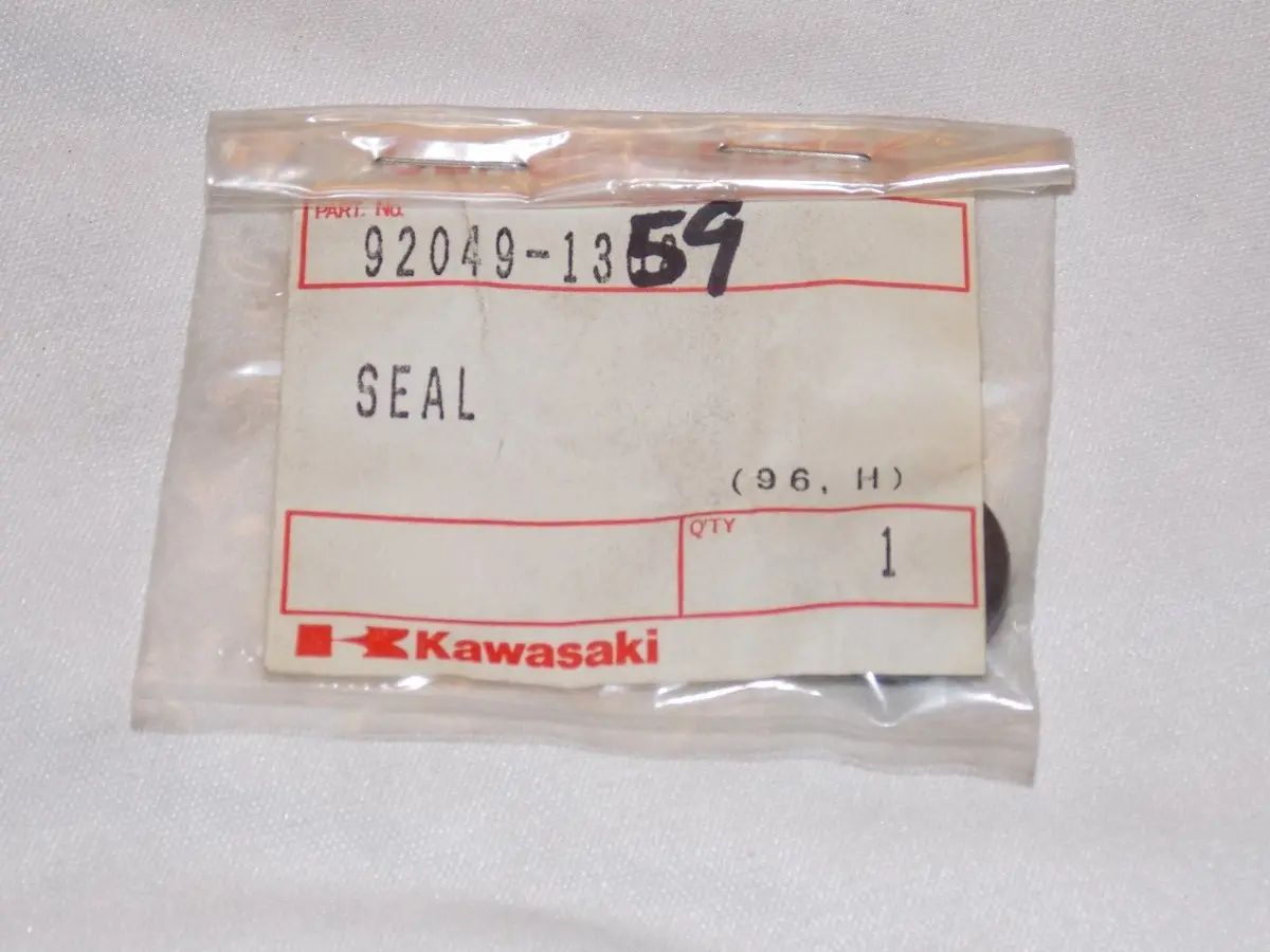 Nos Kawasaki 1991-2015 Oil Seal Kdx200 Kdx250 Kx125 Kx250 Kx65 92049-1359 1