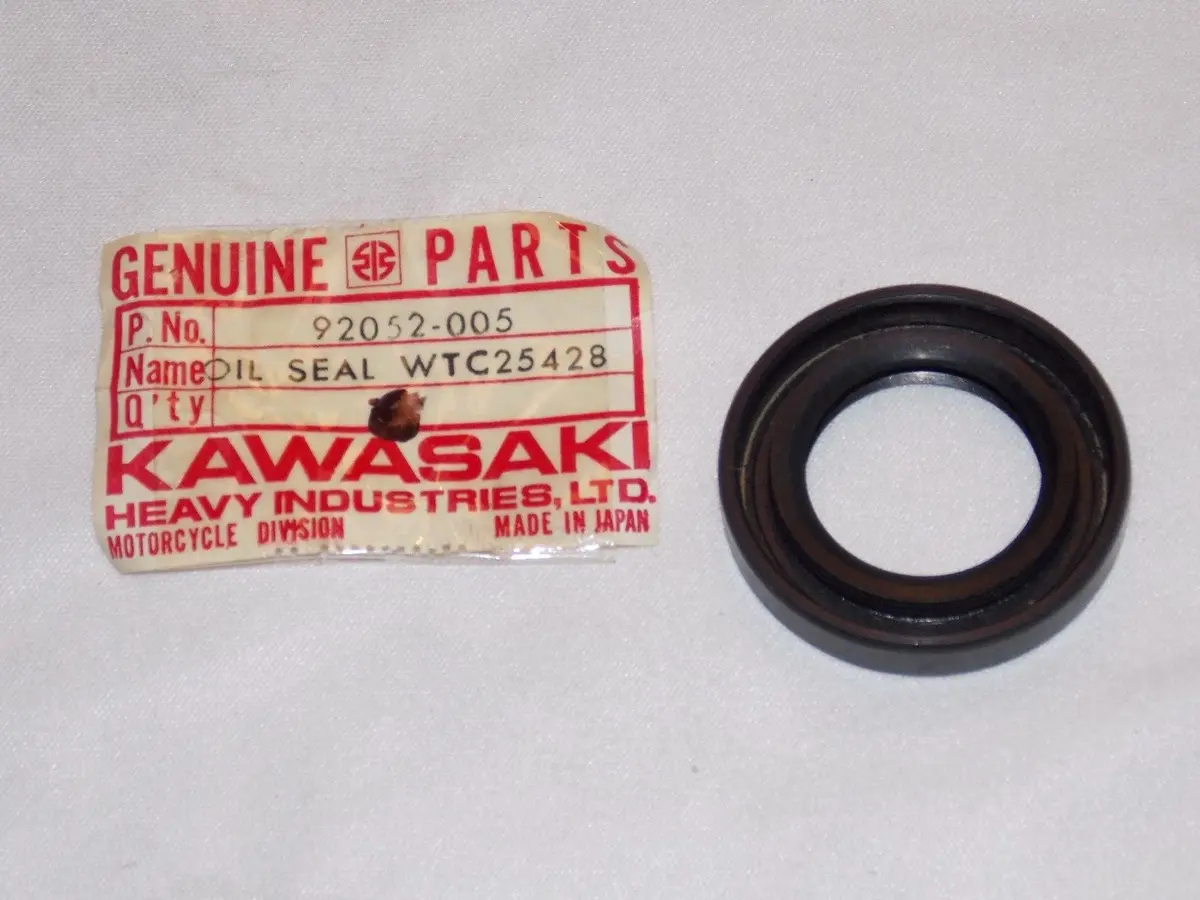 Nos Kawasaki 1966-1981 Oil Seal A1/7 S1/2/3 Kz400 Kh250/400   92052-005 1