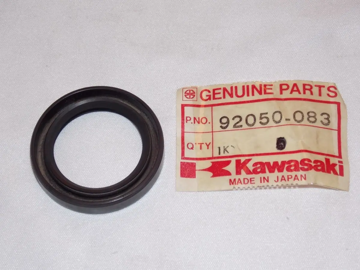 Nos Kawasaki 1977-1989 Oil Seal Klt250 Kx420 Kx500  92050-083 1
