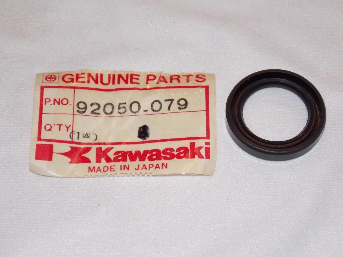 Nos Kawasaki 1978-1983   Oil Seal Klt200 Klt250 Kz200 Kz250  92050-079 1