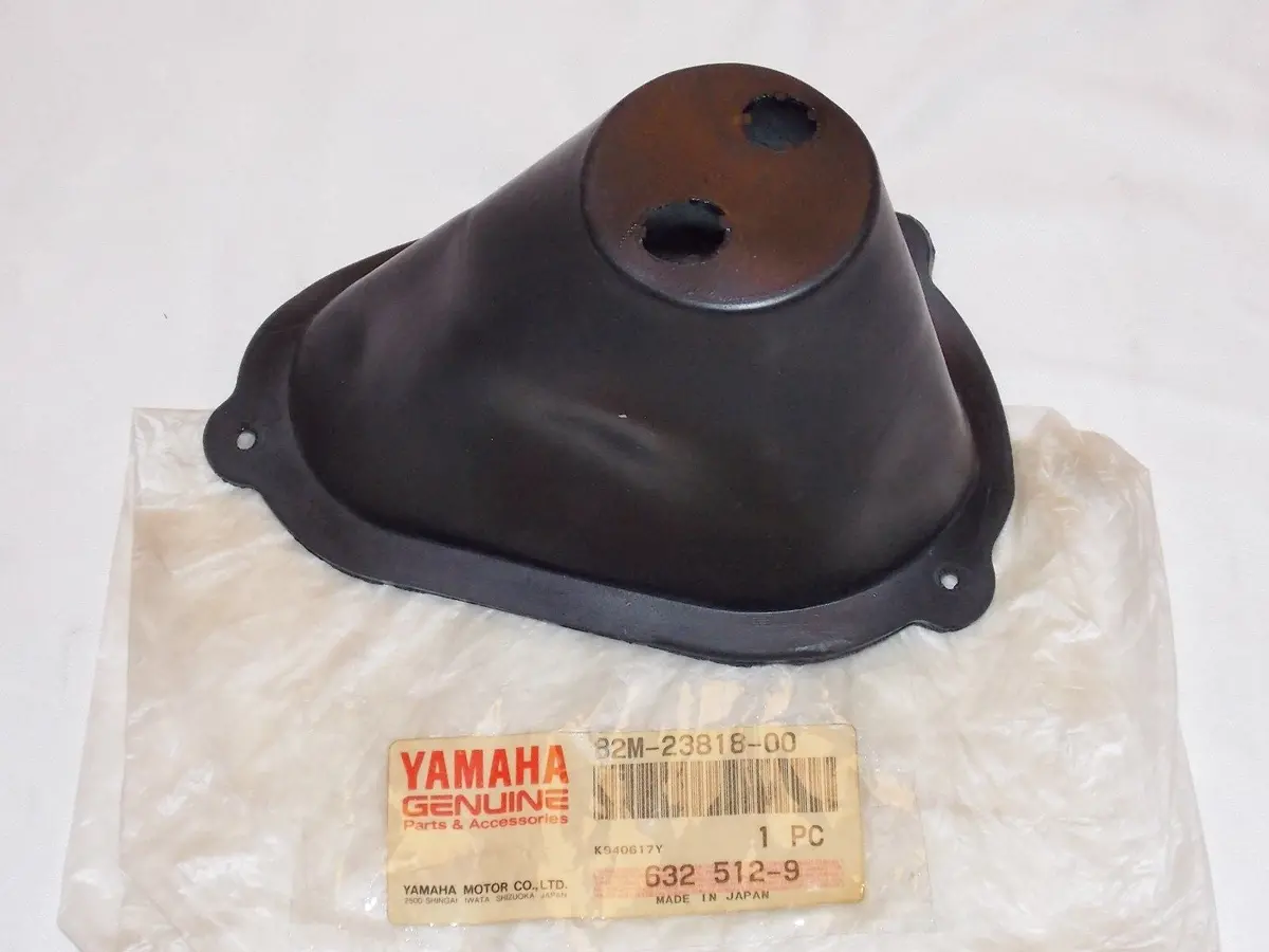 Nos Yamaha  1987-1993 Steering Cover Ex570 82M-23818-00 1