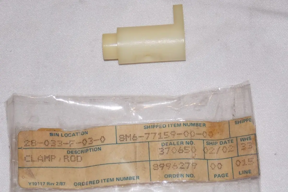 Nos Yamaha  1981 1982 1983 1987 Rod Clamp Vmx540 Srx440  8M6-77159-00 1