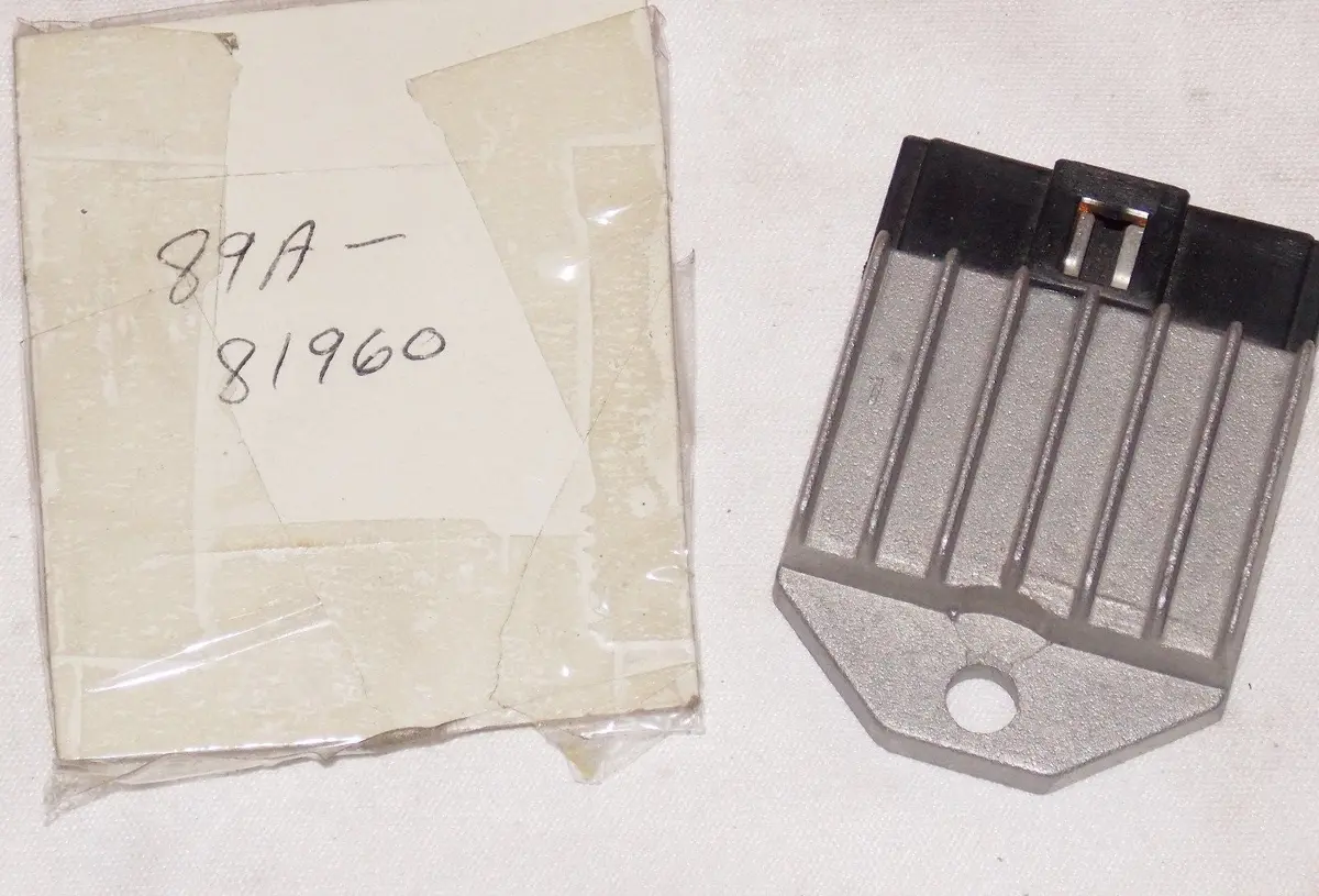 Nos Yamaha  1992-2001 Voltage Regulator Rectifier Et410 Vt480 Mm600 89A-81960 1