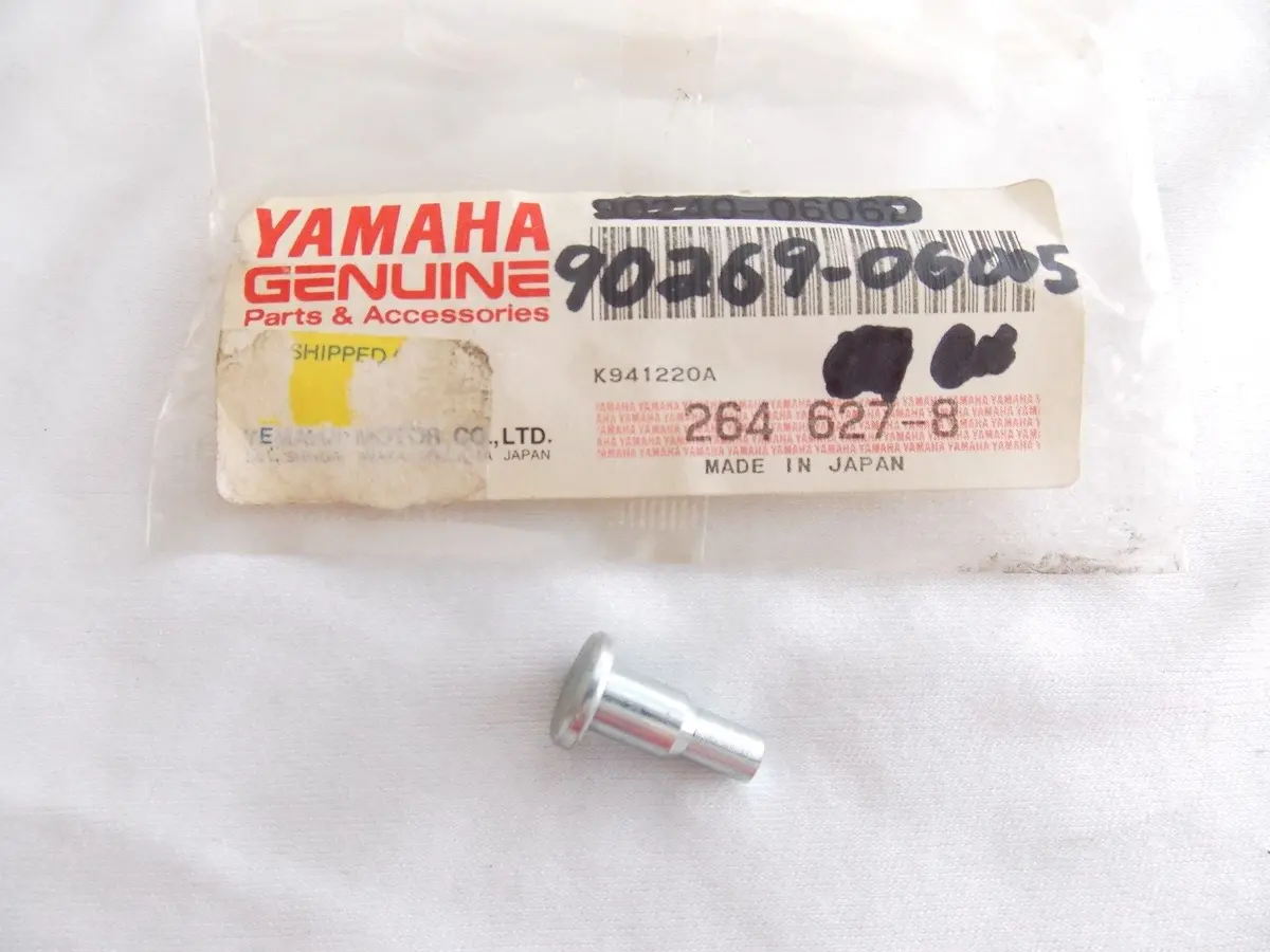 Nos Yamaha  1974 Track Clip Rivet Gpx338 Gpx433  90269-06005 1