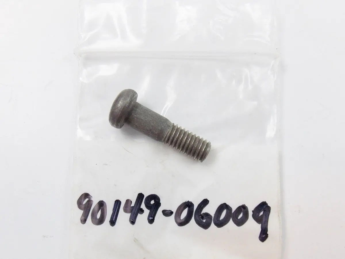Nos Oem Yamaha  1970-1983 Special Shape Screw Xs1/2/650 Tx650/750  90149-06009 1