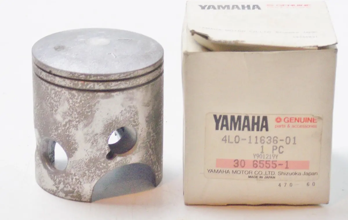 Nos Yamaha 1981 1982 Piston 4 O/S 0.50 Rd350 Rz350  4L0-11636-01 1