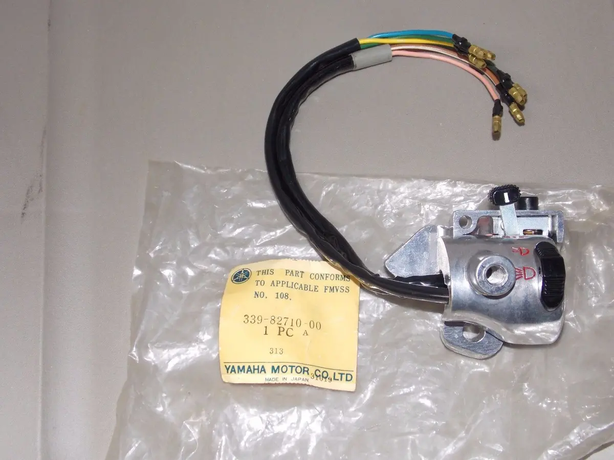 Nos Yamaha 1972 Handlebar Switch Lever Holder 1 U7 339-82710-00 1