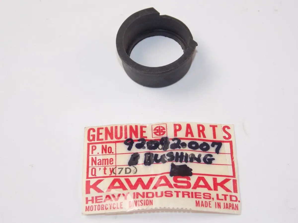 Nos Oem Kawasaki 1971-1979 Rubber Holder Mt1 Kv75  92092-007 1