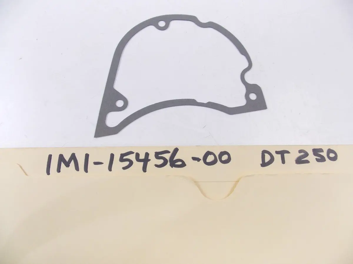 Nos 1977-1979 Yamaha Oil Pump Cover Gasket Dt250 Dt400   1M1-15456-00 1