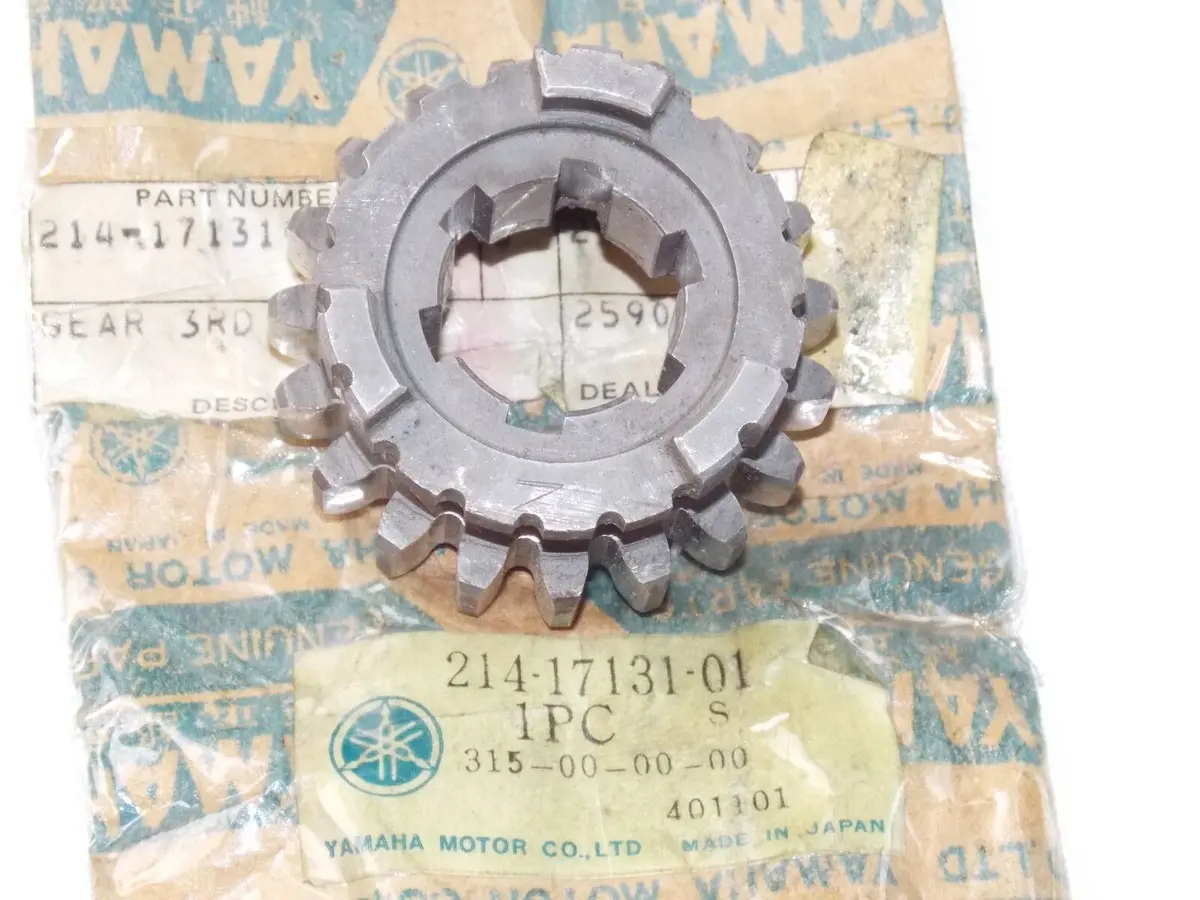 Nos Oem Yamaha 1968-1970 Dt1 Dt1b Dt1s Dt1c Dt1cmx Gear 3Rd Pinion #214-17131-01 1