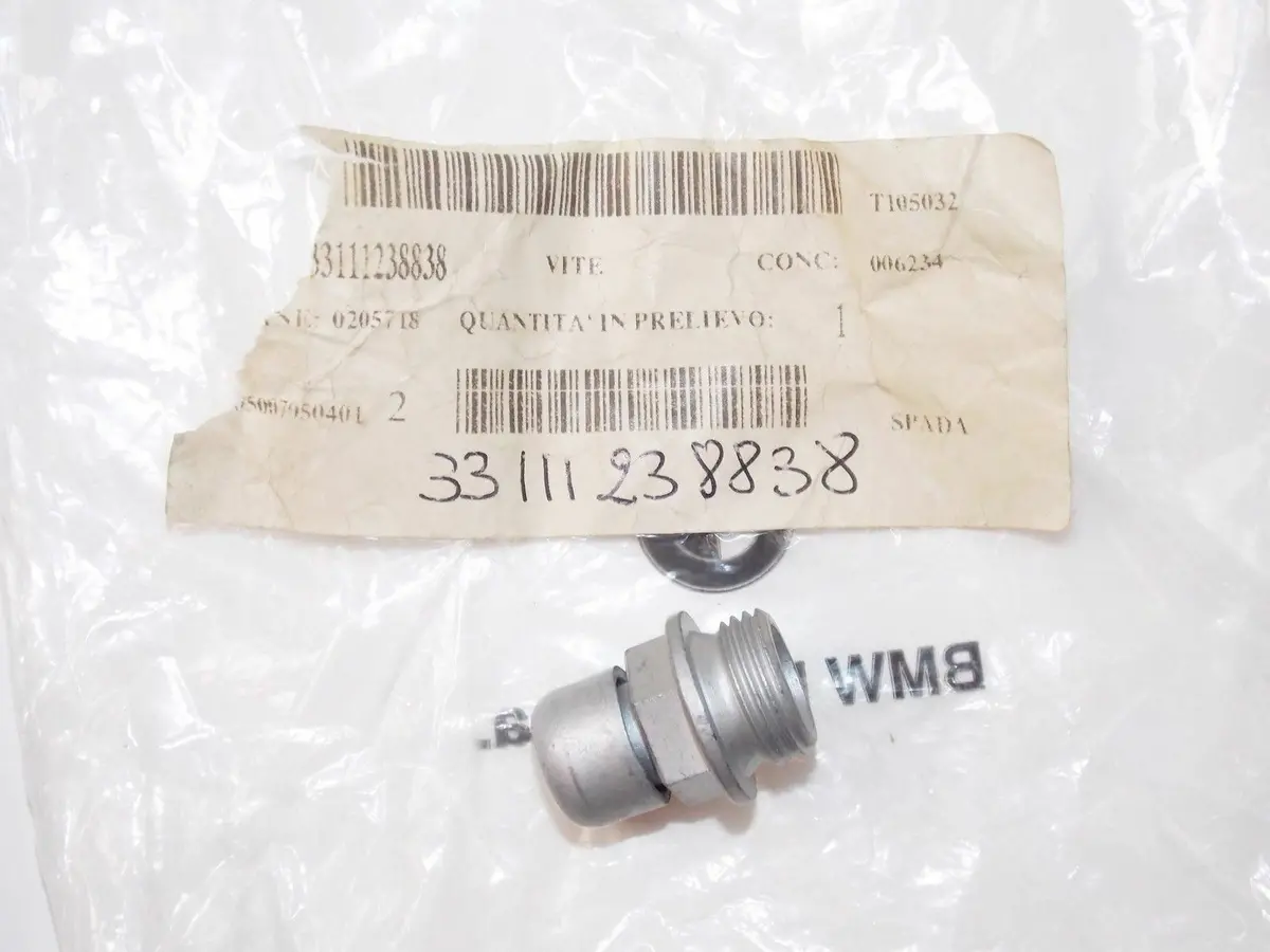 Nos Oem Bmw 76-96 R100cs/Rs/Rt/65/Ls/80 Screw Plug With Ventilation 33111238838 1