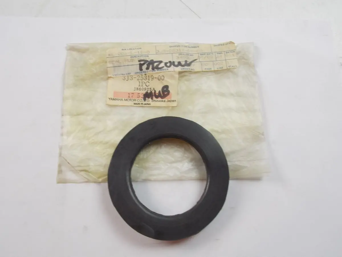 Nos Yamaha  1980 1981 Hub Dust Seal Xs850  3J3-25319-00 1