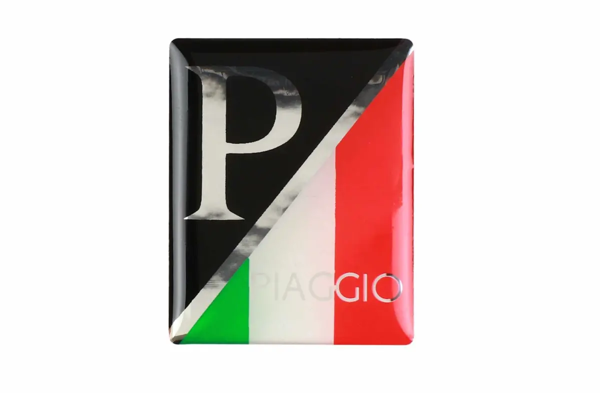 3D Logo Horn Cover Black & Tricolore | Vespa Lx/Lxv/S/Sprint /Primavera/946/Gts 1