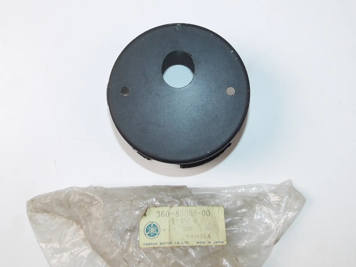 Nos Oem Yamaha Rd250/350/Rd250/350A/Rd250 Tachometer Cover 360-83508-00 1