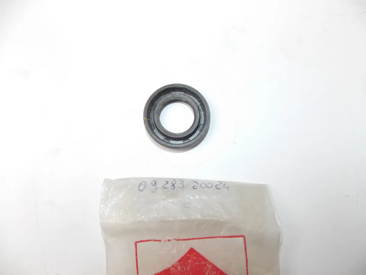 Nos Oem 1972-2017 Suzuki Rm85/80 Gt380/550/750 Oil Seal  09283-20024 1