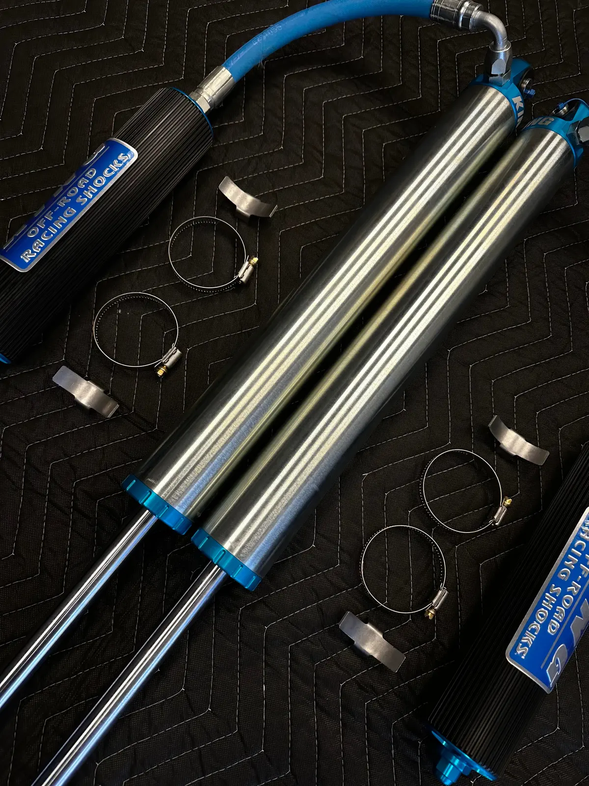 07-21 Tundra 10-12'' 2.5 King Rear Shock Set With Finned Reservoirs 170667 Pr2514-Ss-Tna 1