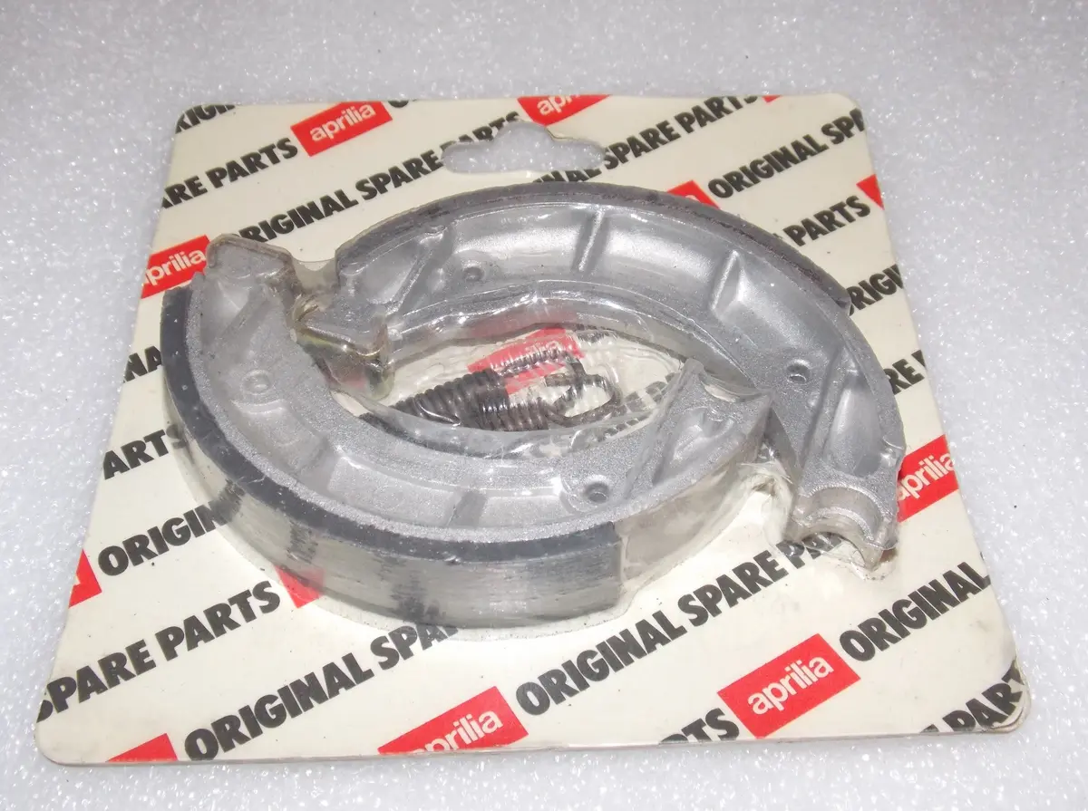 Nos Oem 1997 Aprilia Tuareg 50 Rear Wheel Brake Shoes + Springs Ap8213038 2