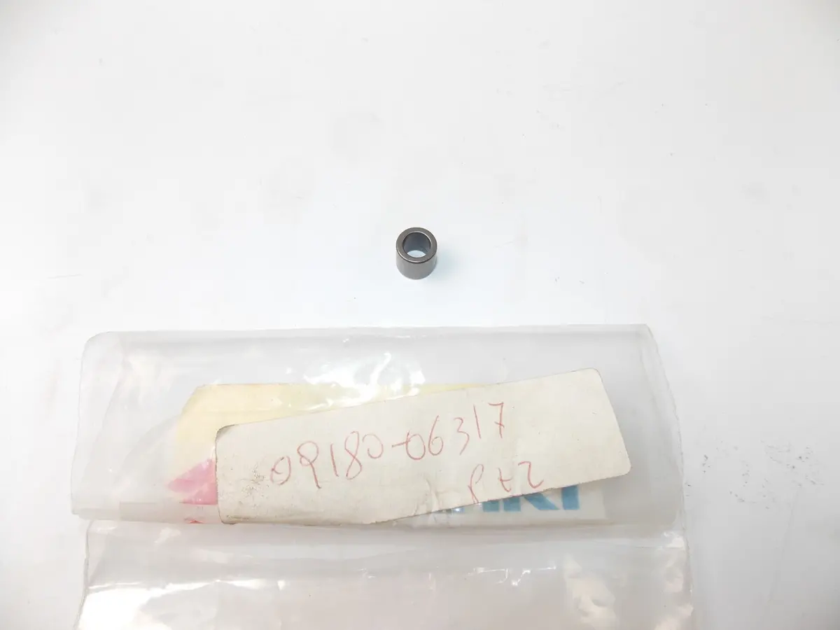Nos Oem 1996-00 2003-12 Suzuki Vzr1800 Lt-R450 Sv650 It-Z400 Spacer 09180-06317 1