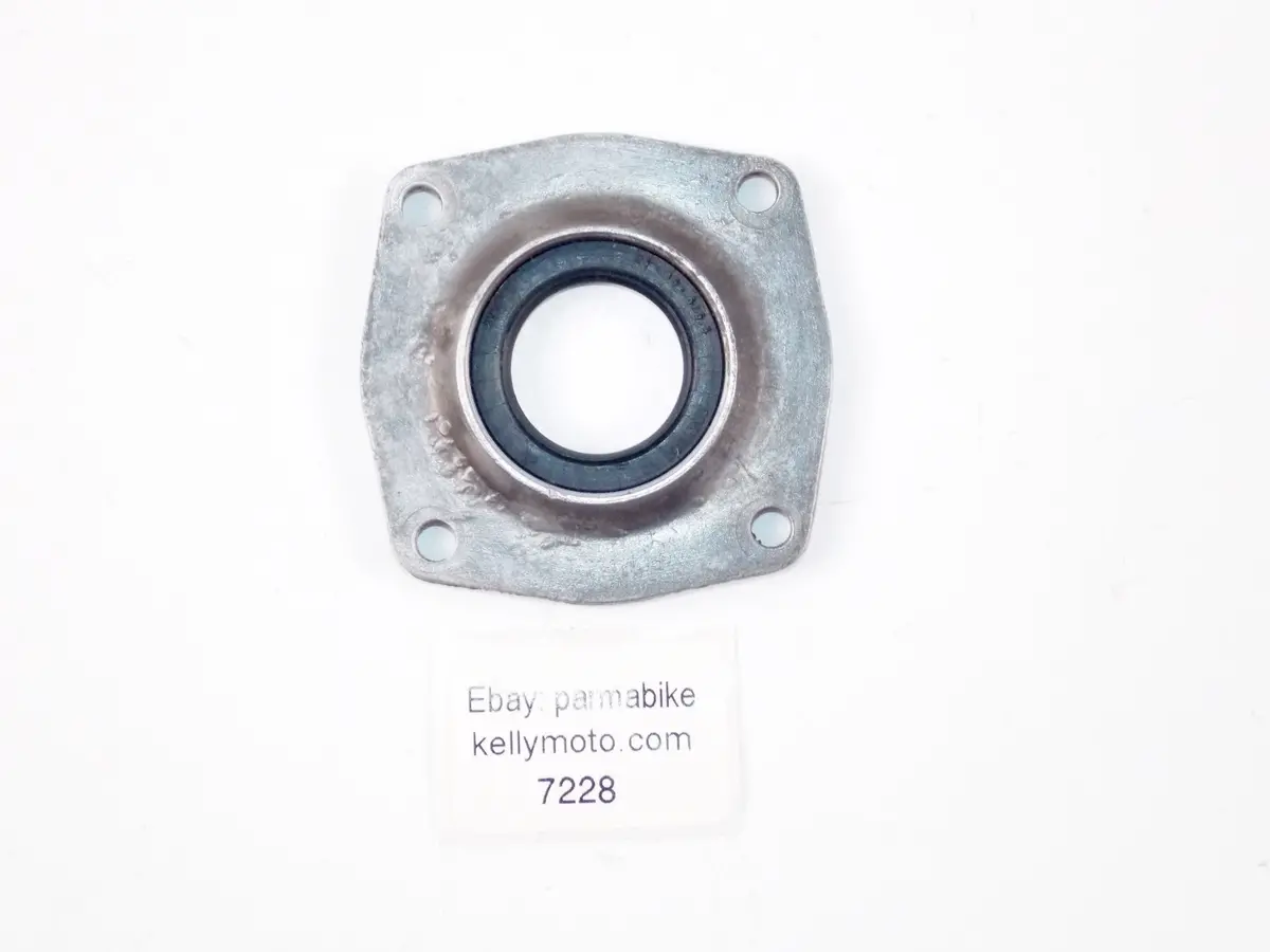 Husqvarna 1977 Wr 360 Left Side Transmission Retainer W/Oil Seal 1
