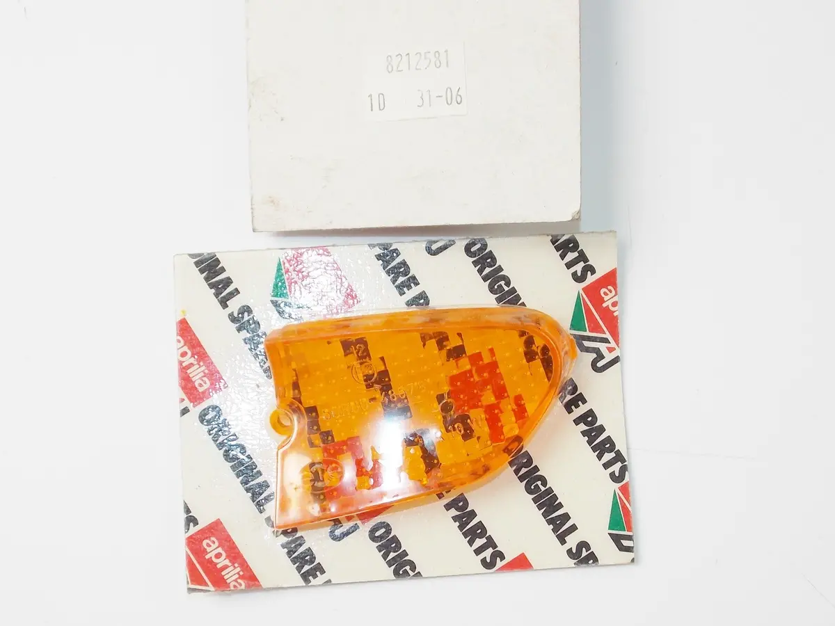 Nos Oem 1993-1996 Aprilia Sr-50 Right Rear Turn Signal Lens Indicator Ap8212581 1