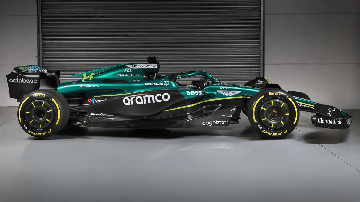 Official Aston Martin F1® Team Show Car – Amr25 1