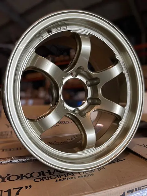 Advan Rg-D2 Wheel 17X8.5 6X139.7 -10Mm Racing Gold Metallic Set Of 4  Yat7h-10Kz (Hq) 1